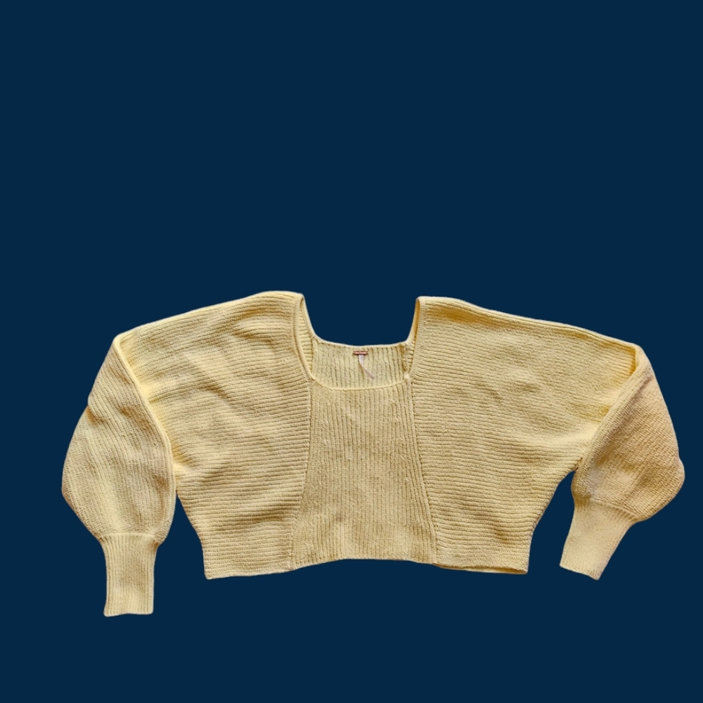 Free people light yellow cropped oversized sweater size‎ M